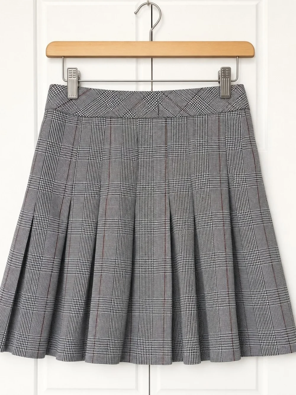 H&M Divided Plaid Pleated Skirt – Black White – Size 8 / EUR 40 - Picture 3 of 11